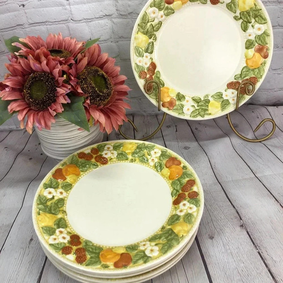 vintage Della Robbia by Metlox - Poppytrail - Vernon dinner plates set of two - Picture 2 of 6